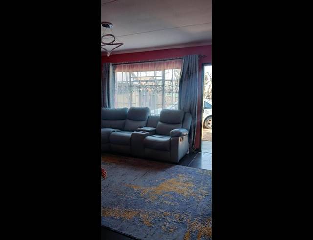 3 BEDROOM HOUSE FOR SALE IN ENNERDALE EXT 5